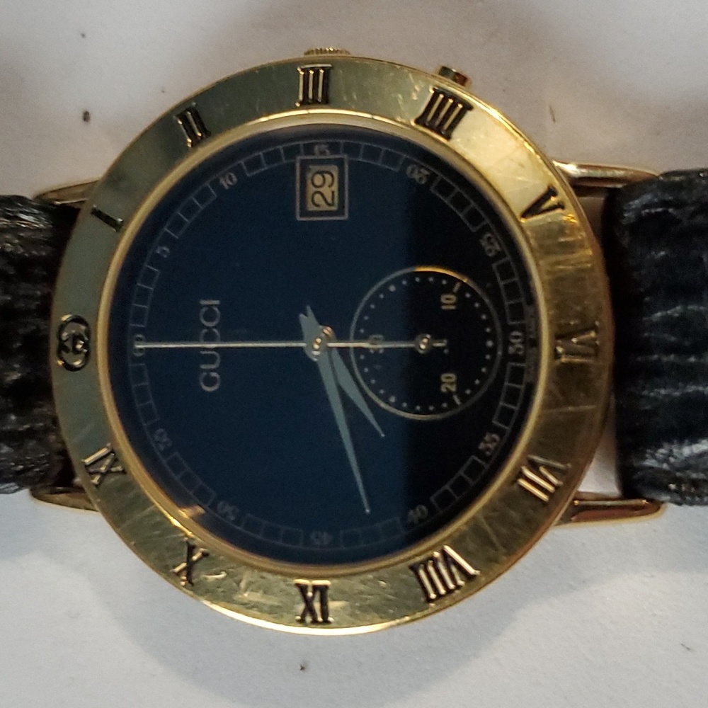 Gucci watch new with box. S/n: 3800M Vintage from the 1990's. Rare find. - Picture 2 of 4